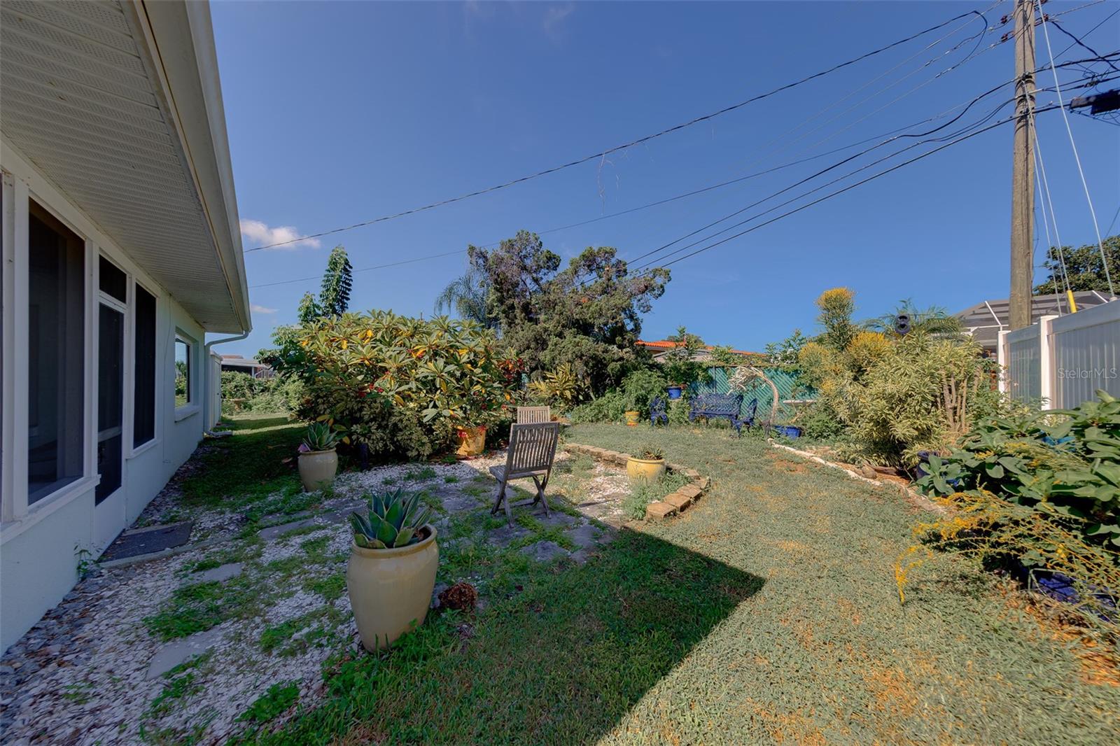 196 OVERBROOK DR E — photo 38