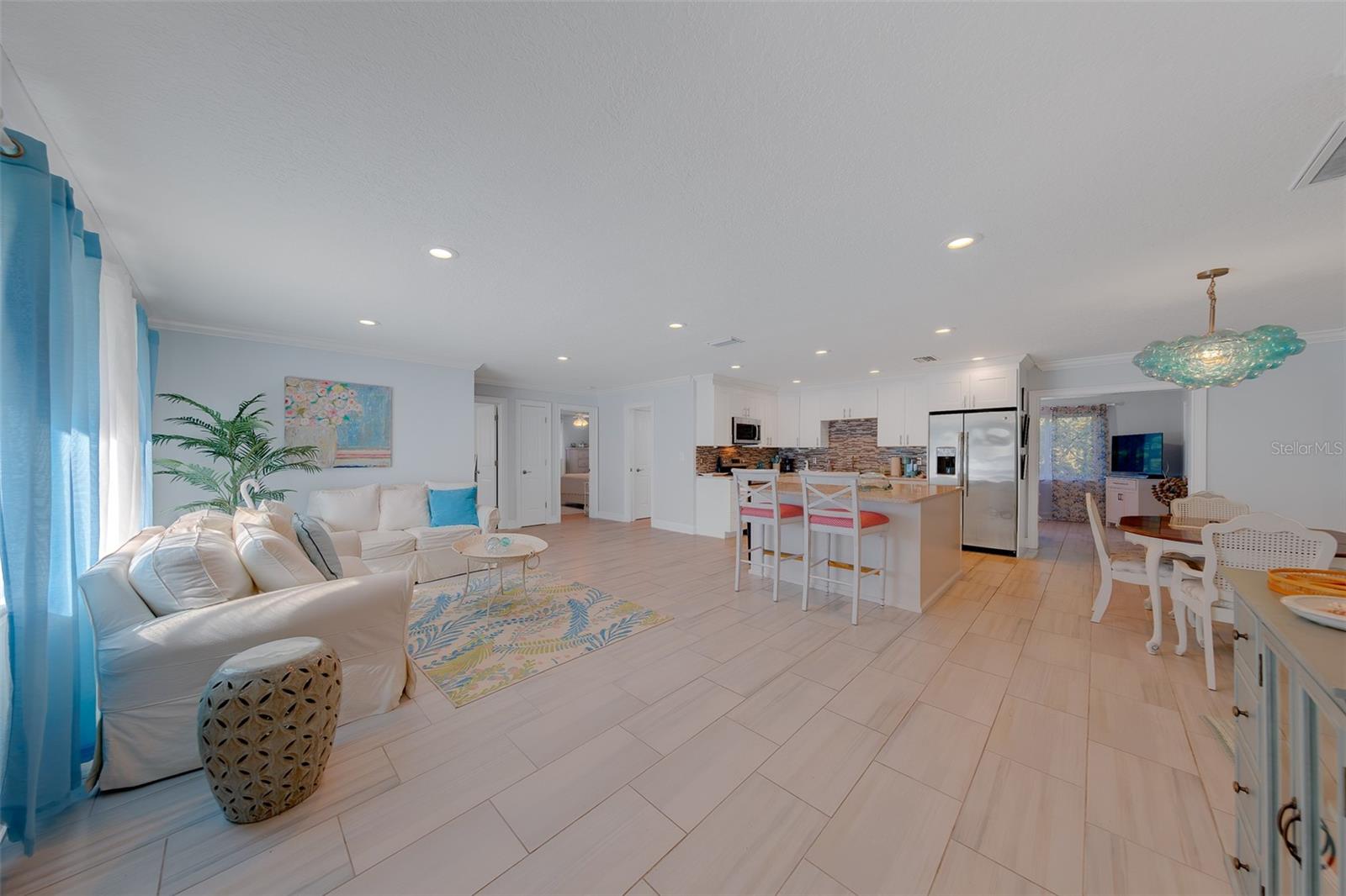 196 OVERBROOK DR E — photo 2