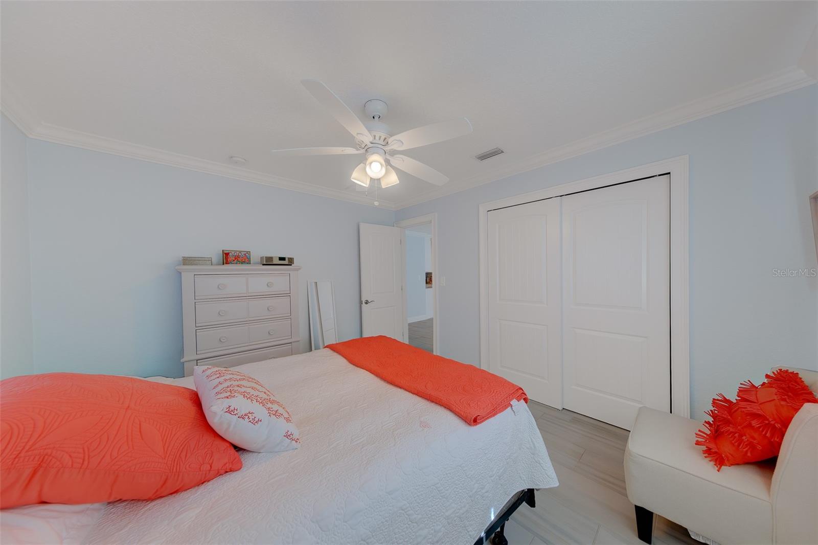 196 OVERBROOK DR E — photo 24