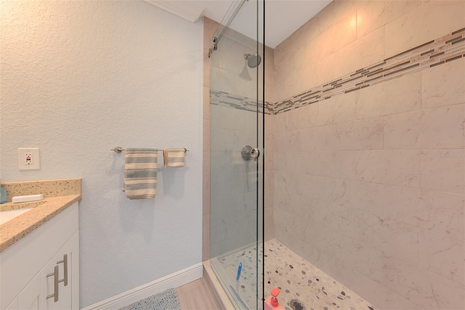 196 OVERBROOK DR E — photo 20