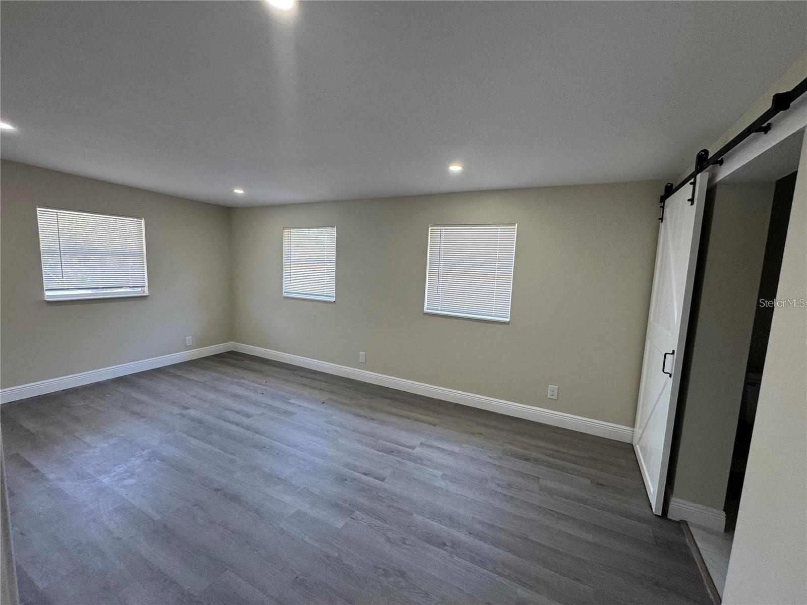 7039 LENOX DR — photo 8