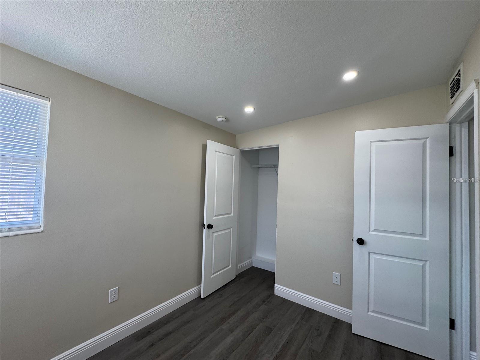 7039 LENOX DR — photo 12