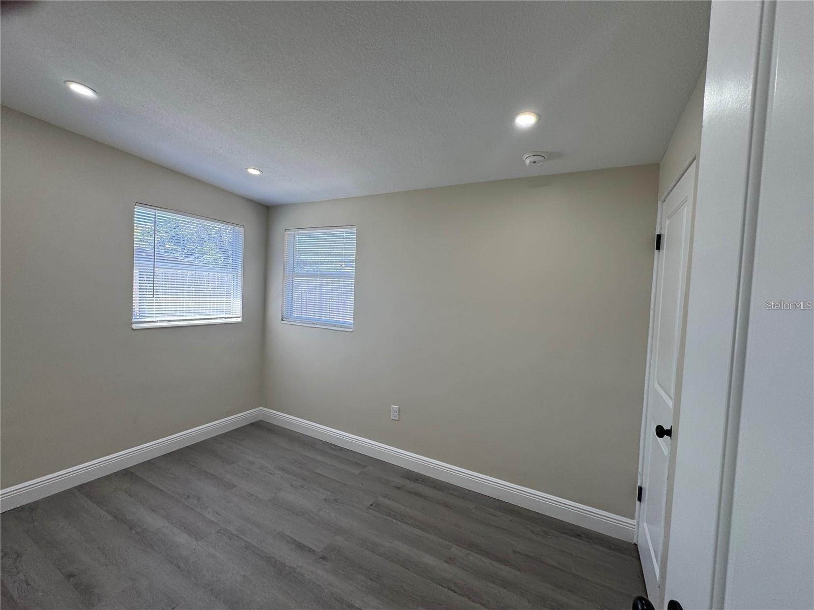 7039 LENOX DR — photo 13