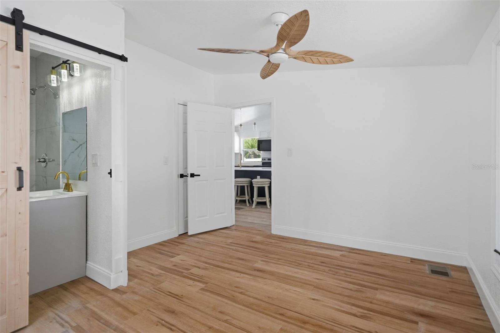 7037 MCCRAY DR — photo 12