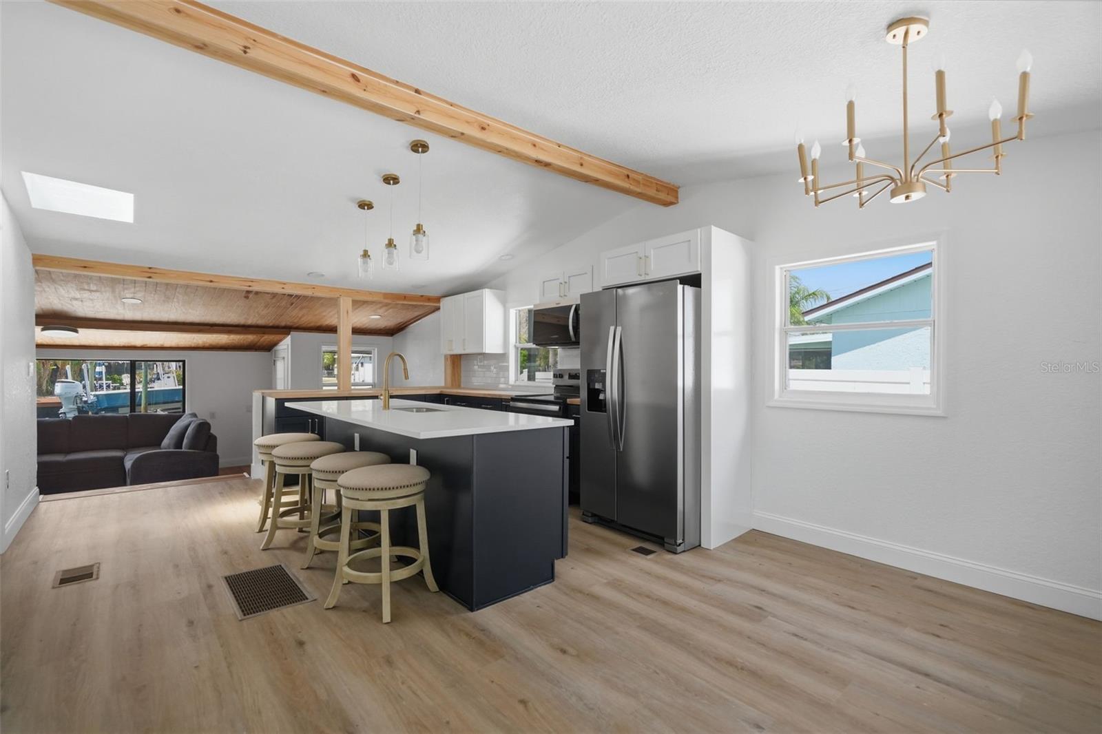 7037 MCCRAY DR — photo 3