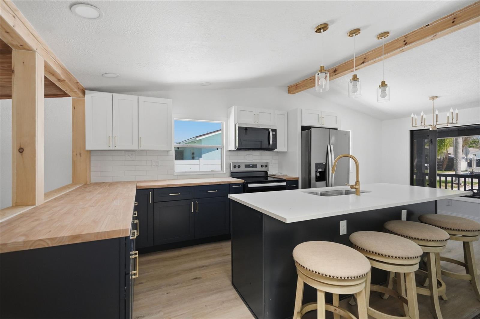 7037 MCCRAY DR — photo 4