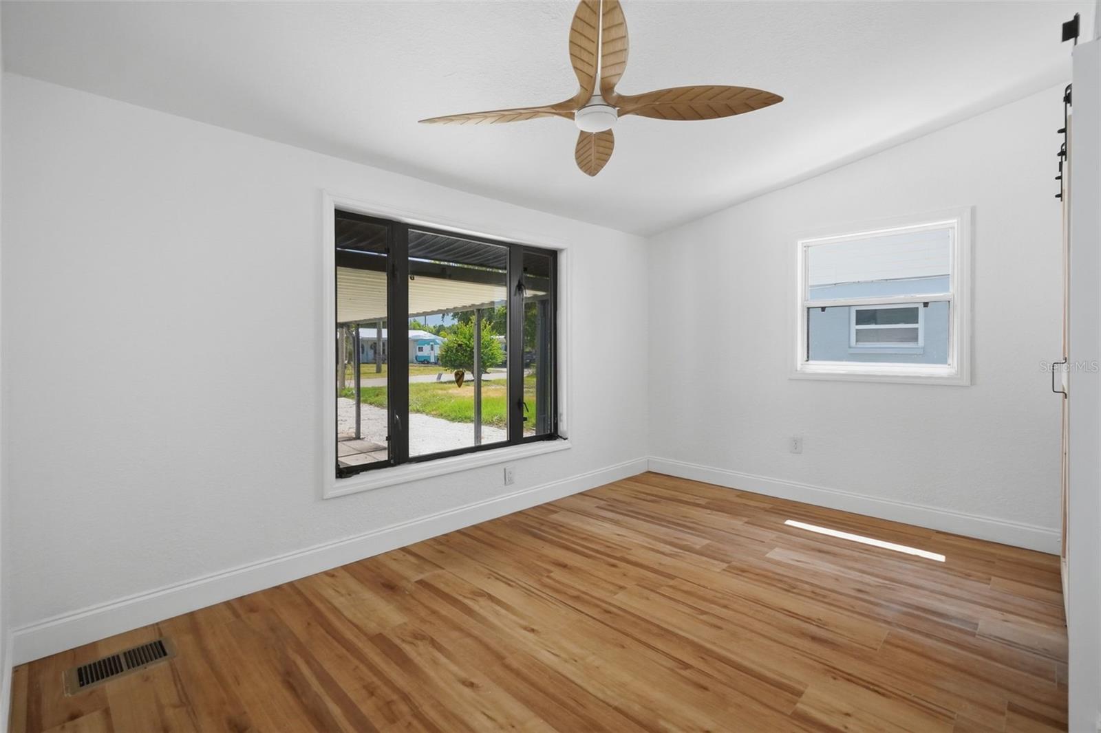7037 MCCRAY DR — photo 11