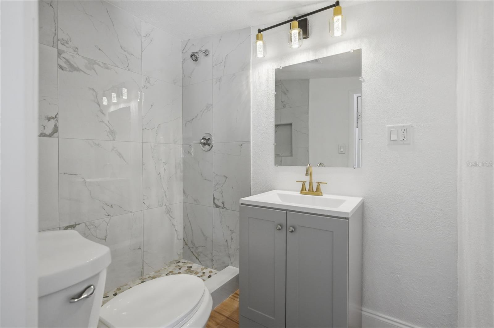 7037 MCCRAY DR — photo 15