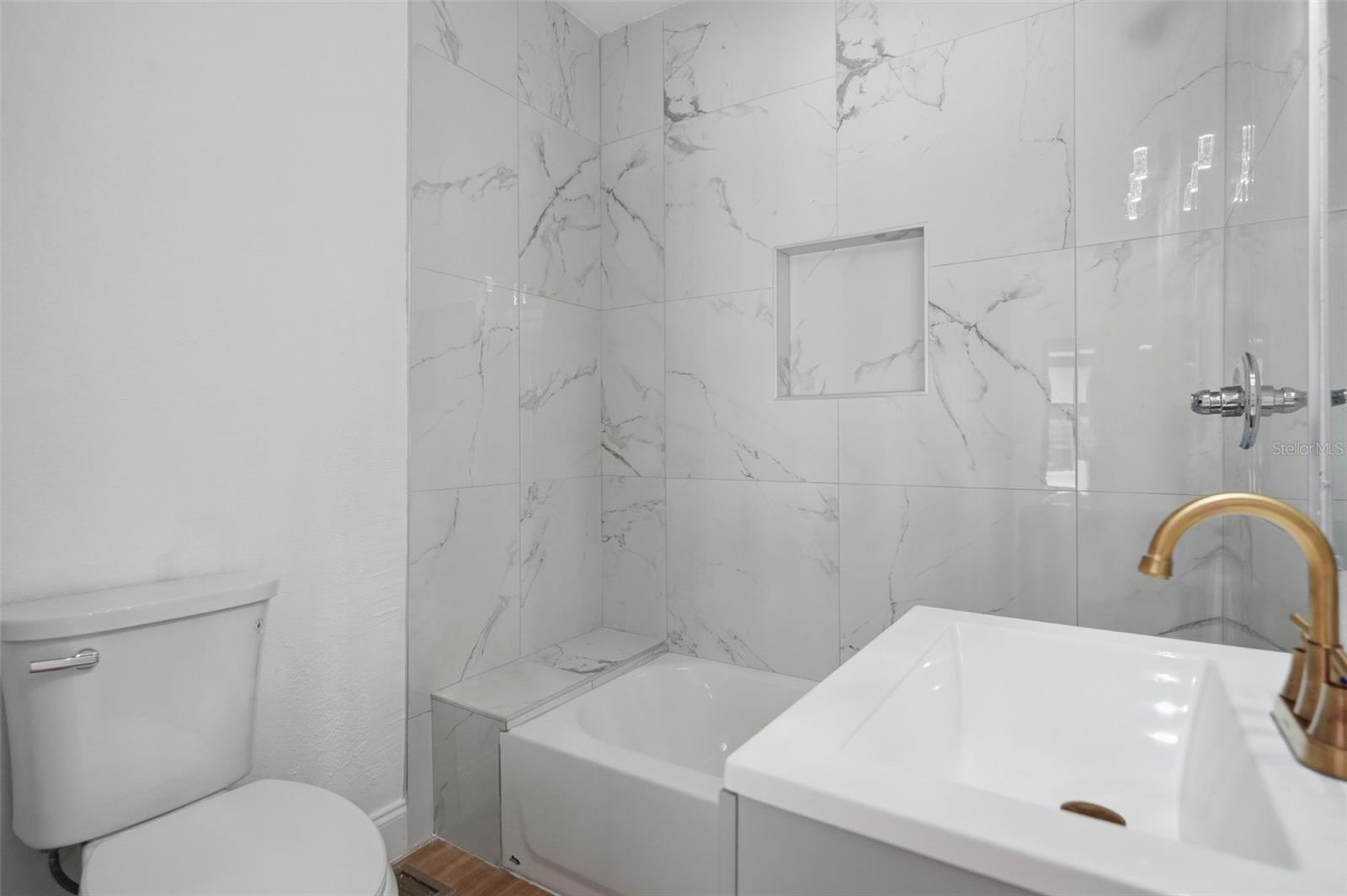 7037 MCCRAY DR — photo 13