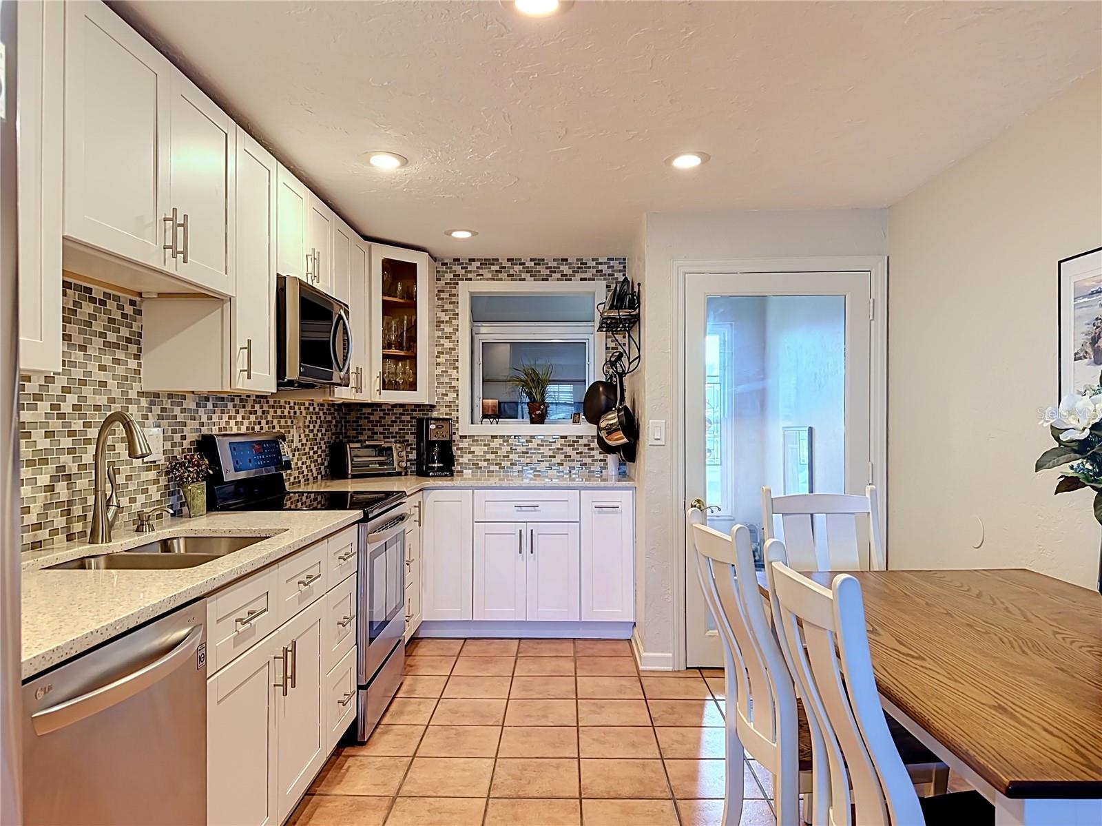 202 PEACOCK LN #A — photo 4