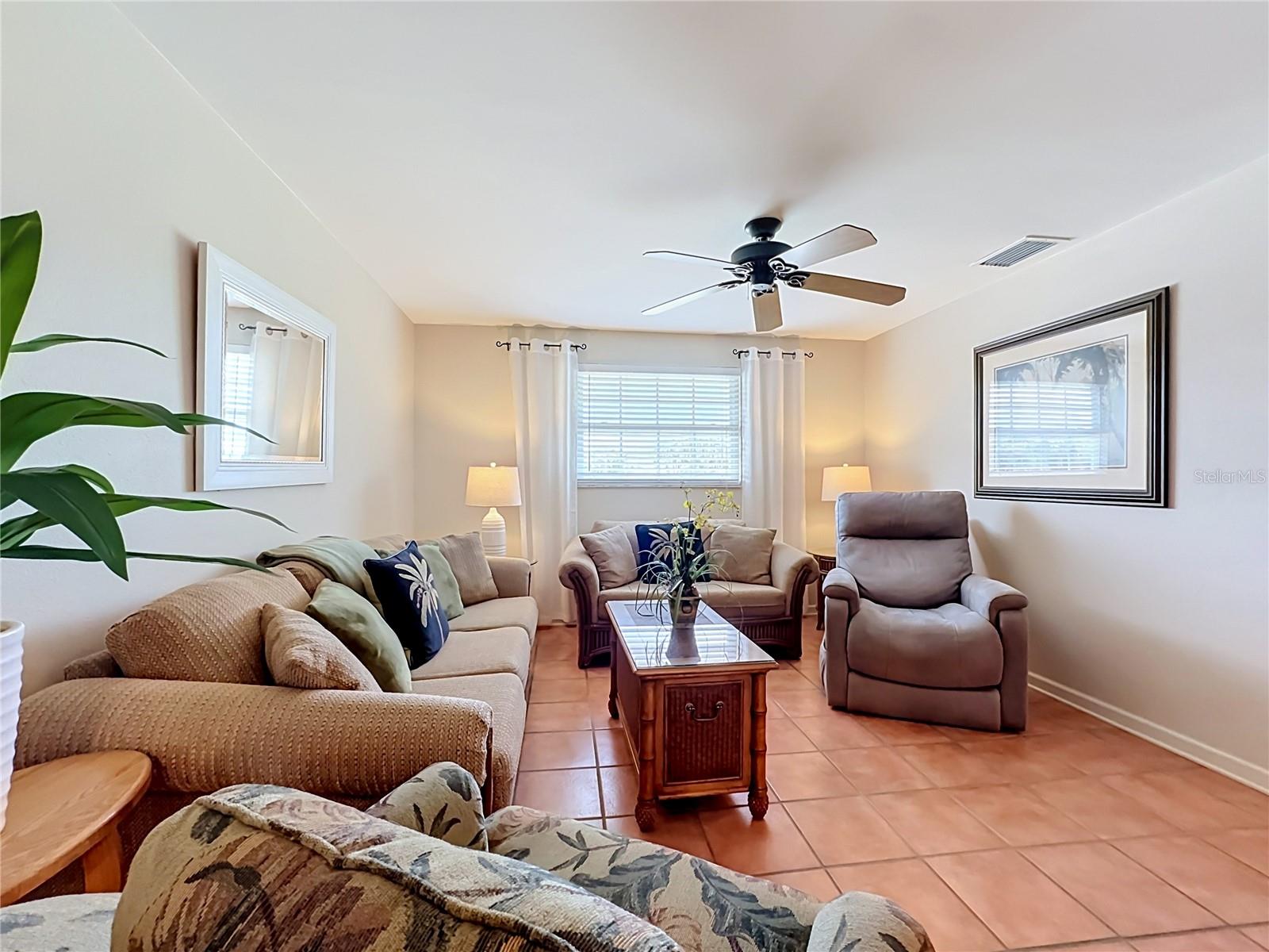 202 PEACOCK LN #A — photo 11
