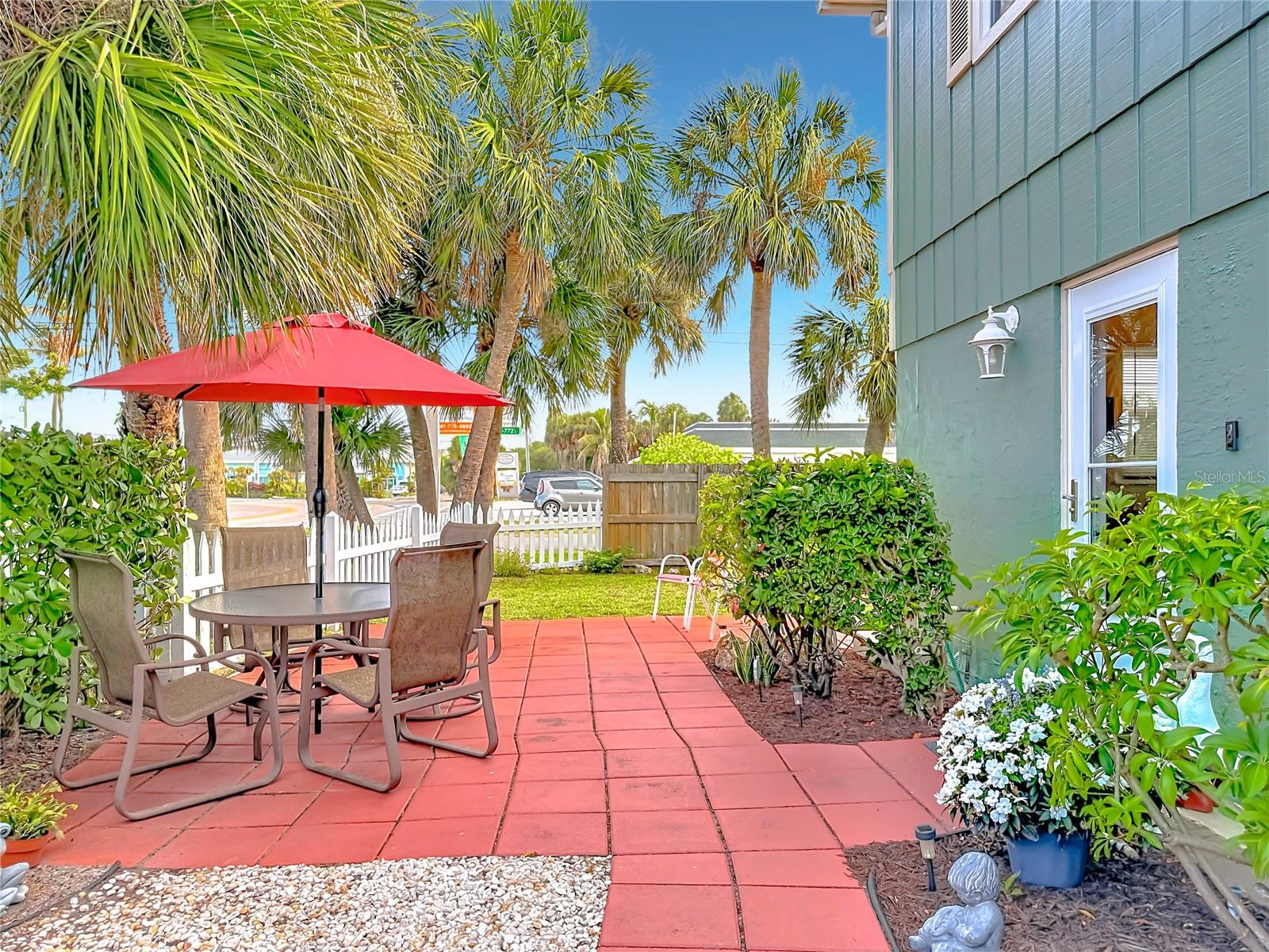 202 PEACOCK LN #A — photo 31