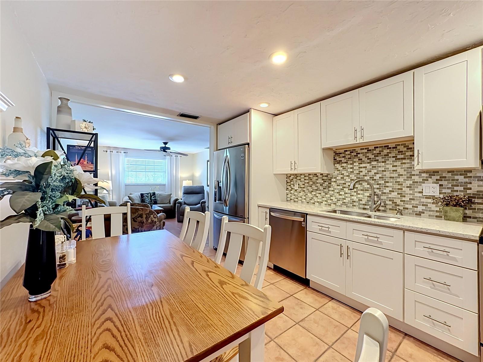 202 PEACOCK LN #A — photo 8