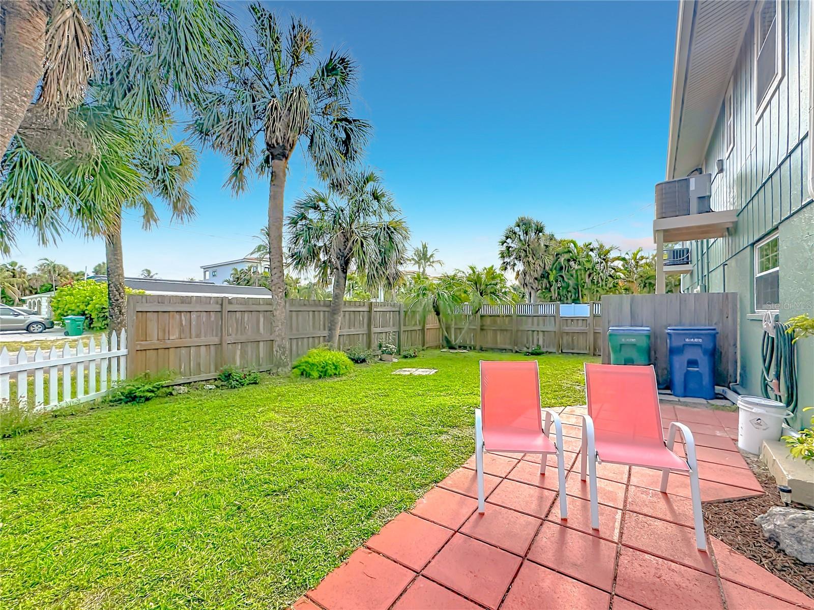 202 PEACOCK LN #A — photo 34