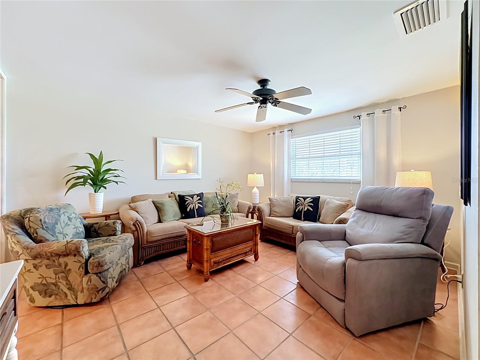 202 PEACOCK LN #A — photo 12