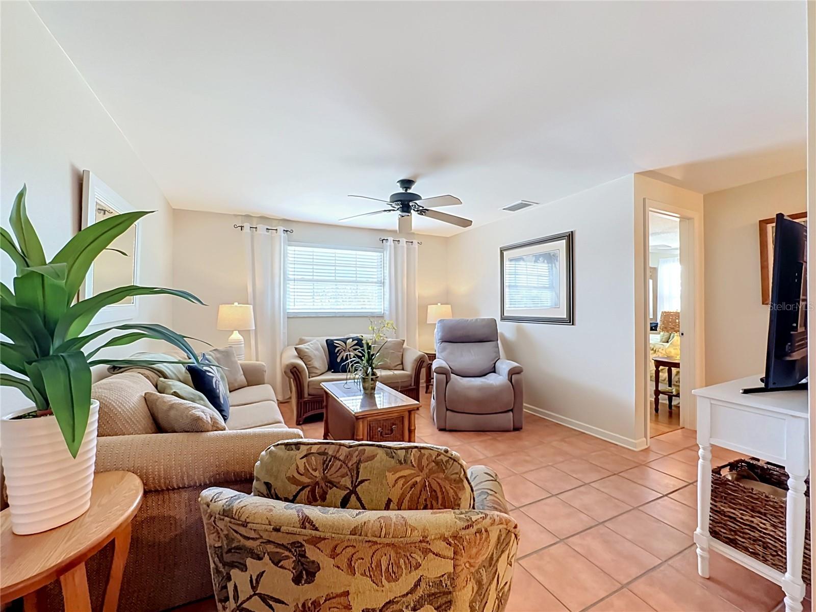 202 PEACOCK LN #A — photo 13