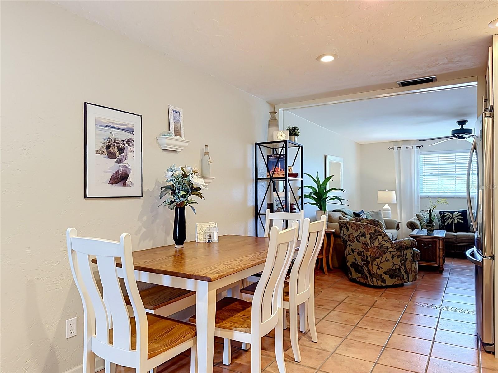 202 PEACOCK LN #A — photo 10
