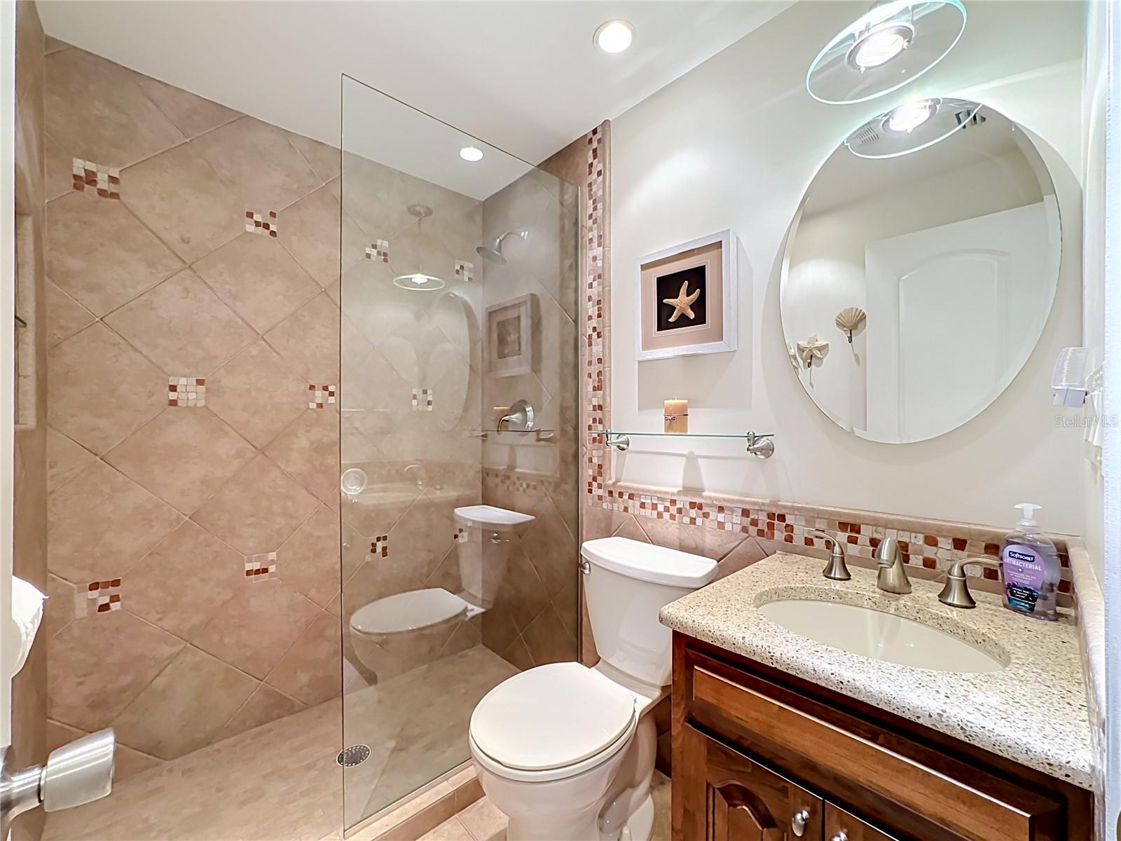 202 PEACOCK LN #A — photo 24