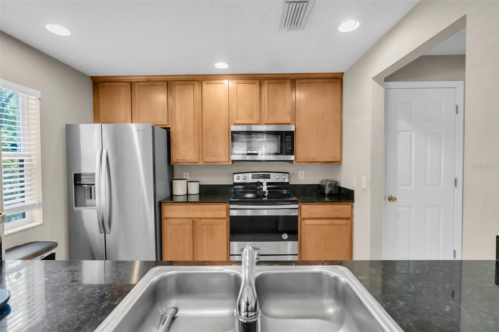 9548 CHARLESBERG DRIVE — photo 6