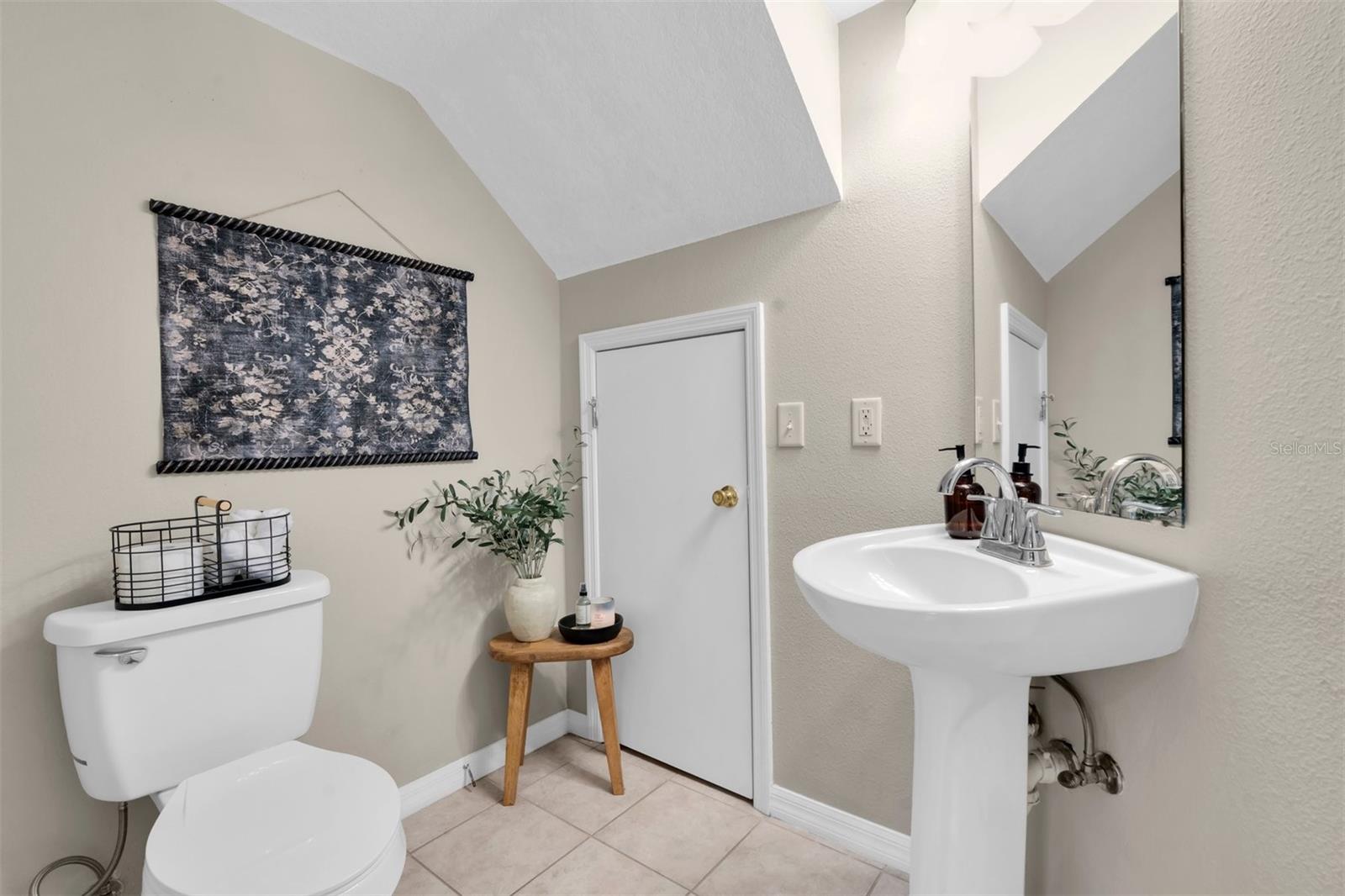 9548 CHARLESBERG DRIVE — photo 12