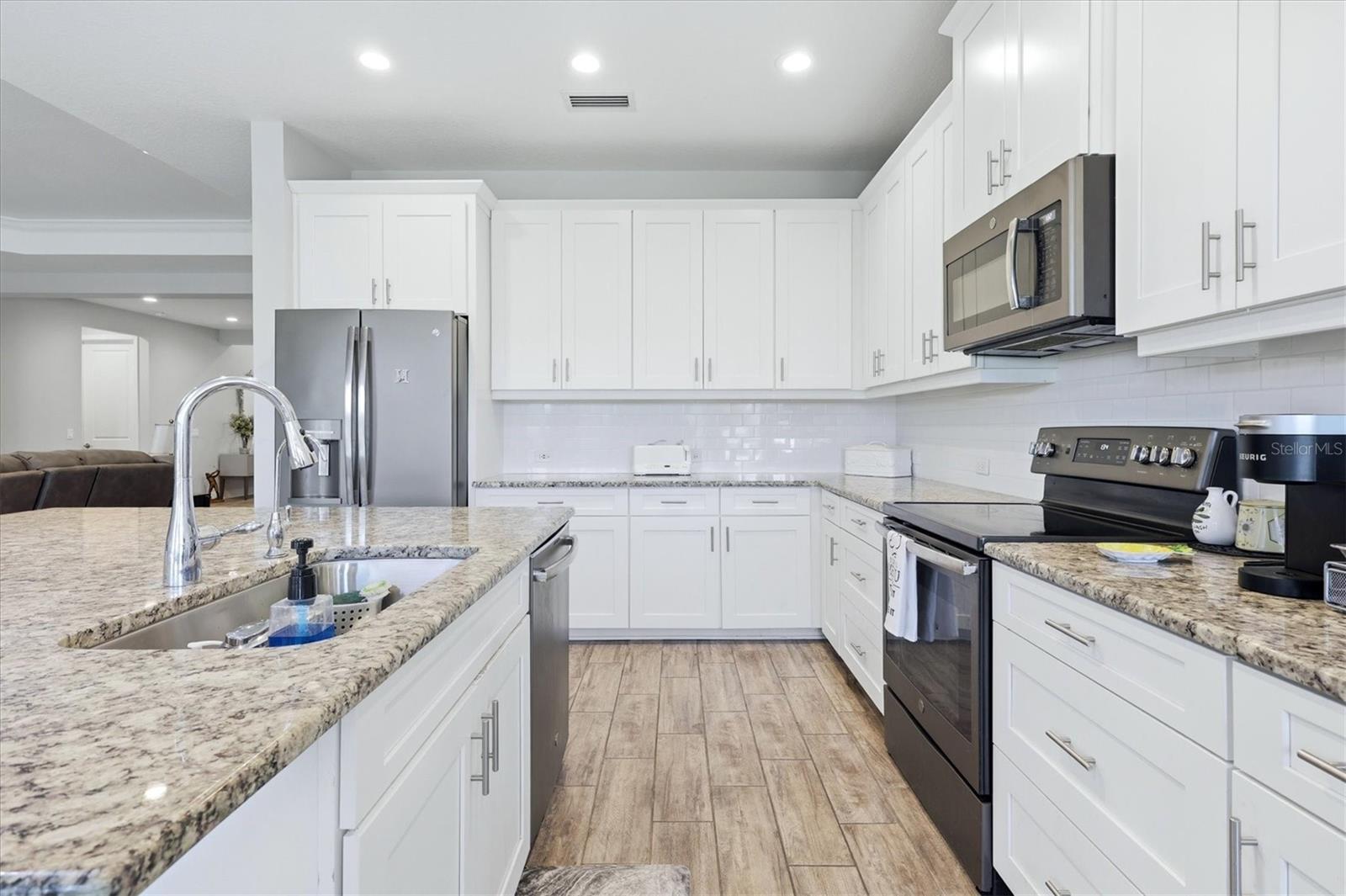 1109 THORNBURY DR — photo 24