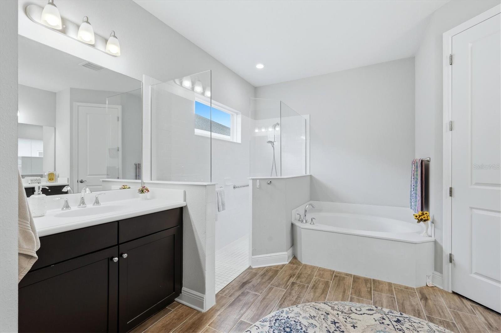 1109 THORNBURY DR — photo 38