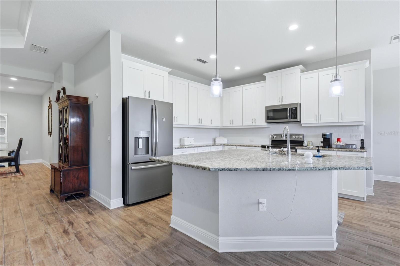 1109 THORNBURY DR — photo 23