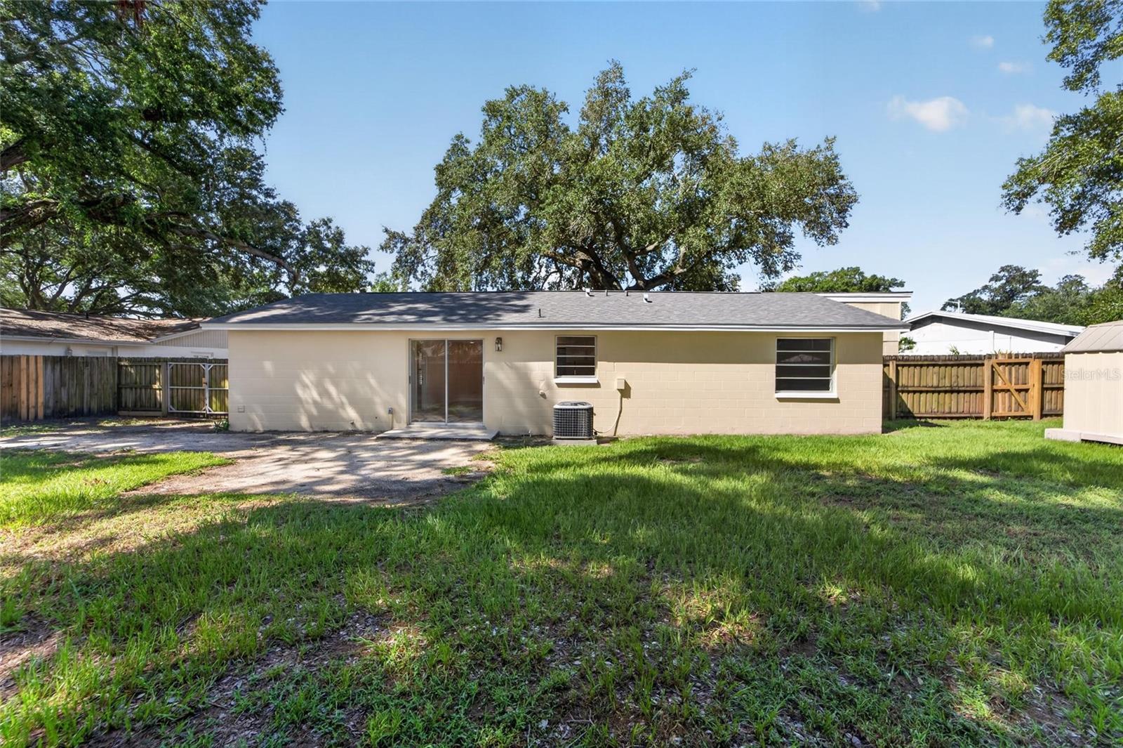 522 HIGHVIEW CIR N — photo 19