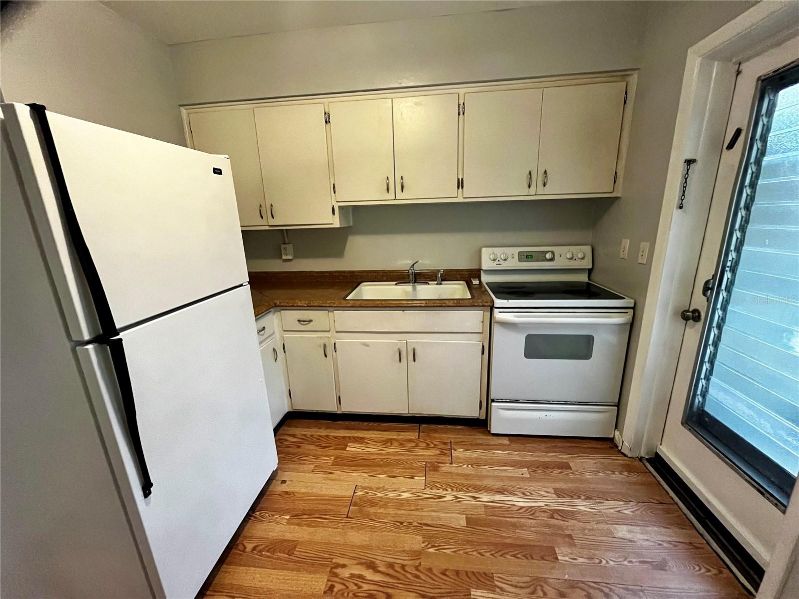 1411 KENNYWOOD DR #Apt B — photo 3