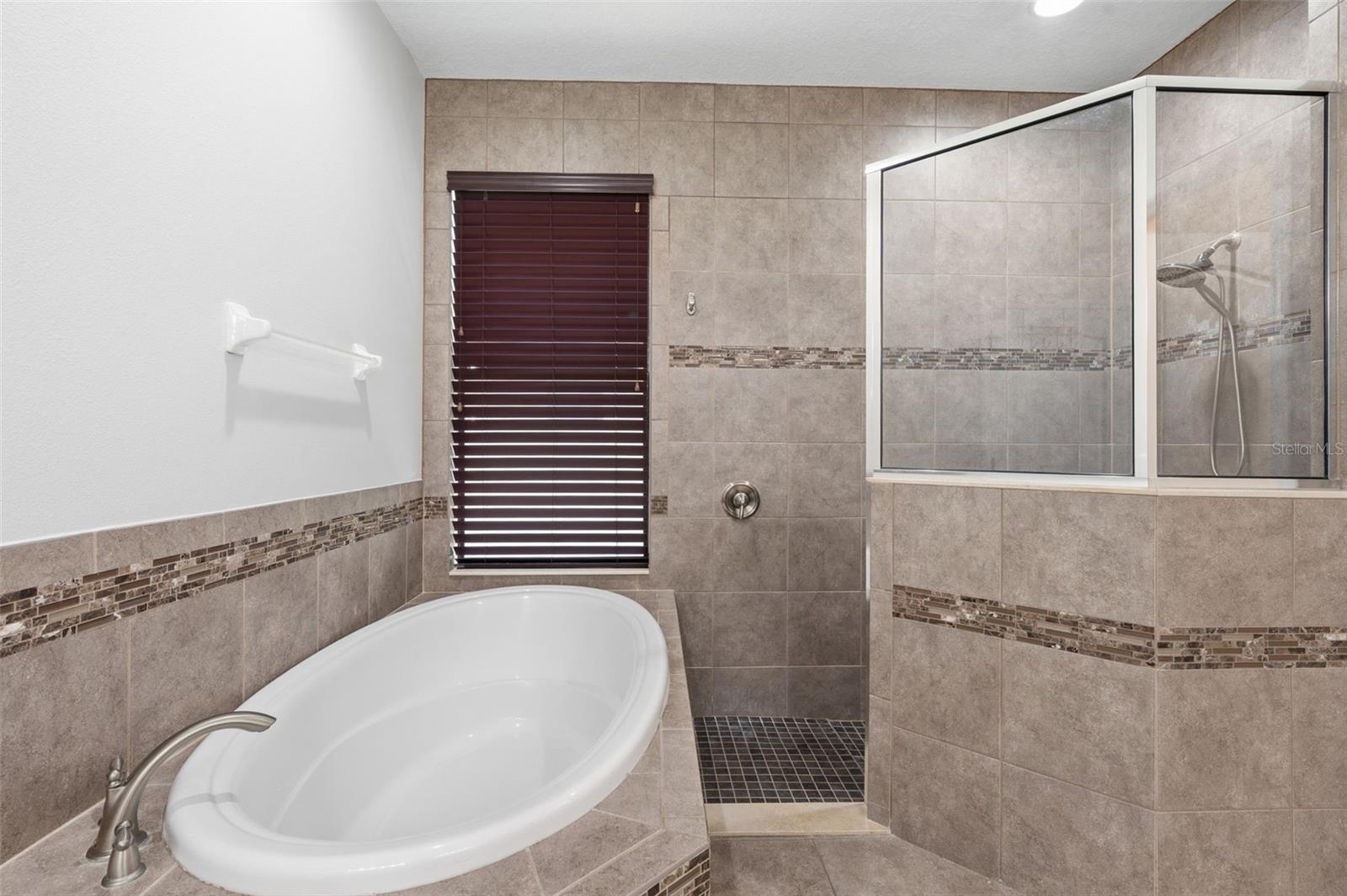 1120 MAZA PL — photo 33