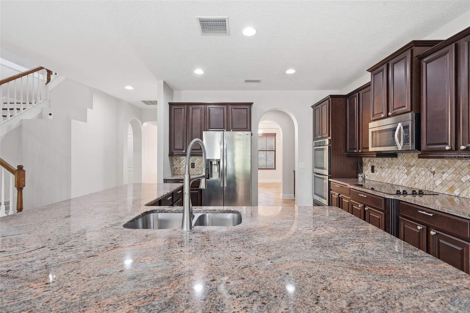 1120 MAZA PL — photo 17