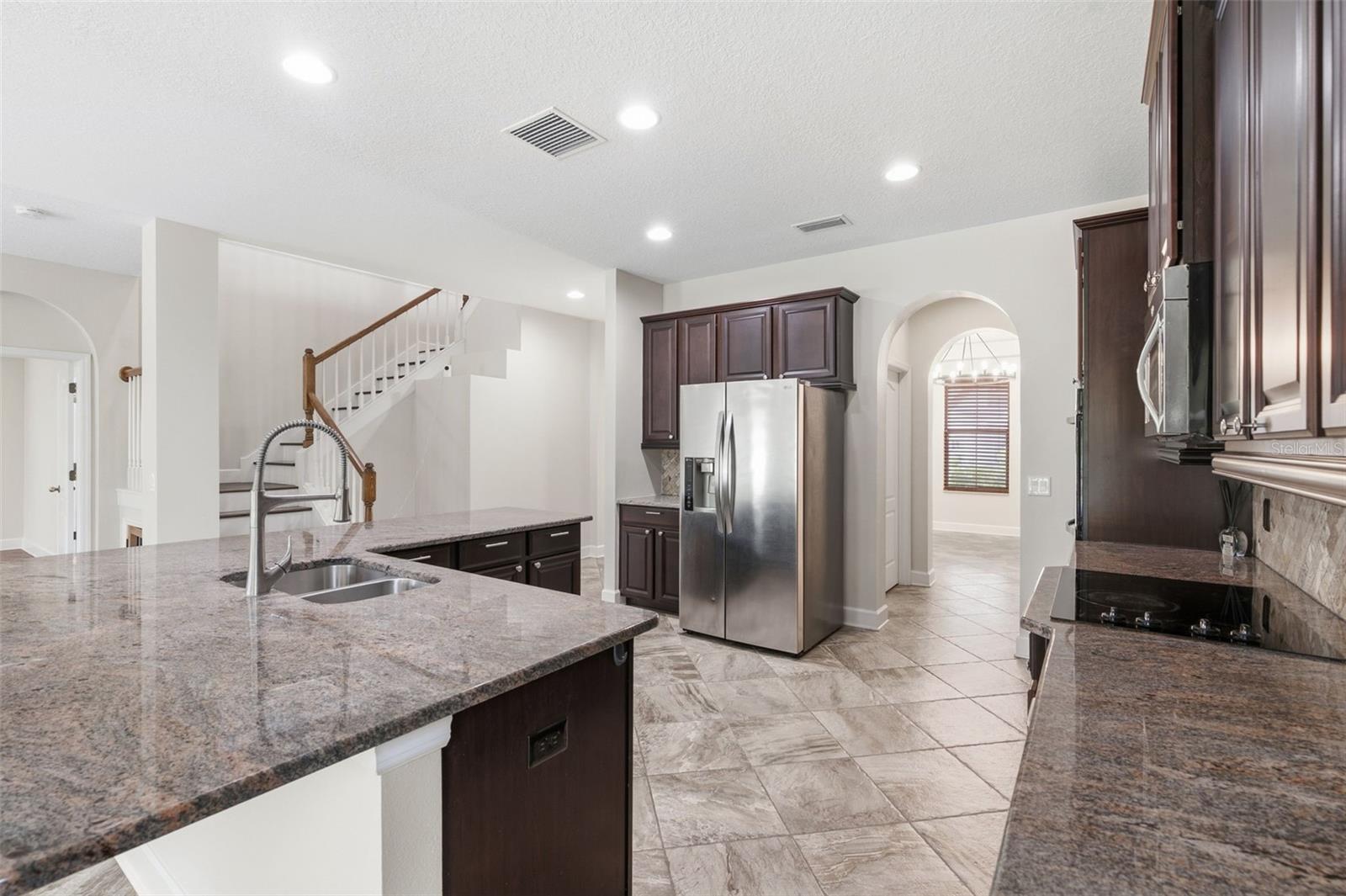 1120 MAZA PL — photo 19
