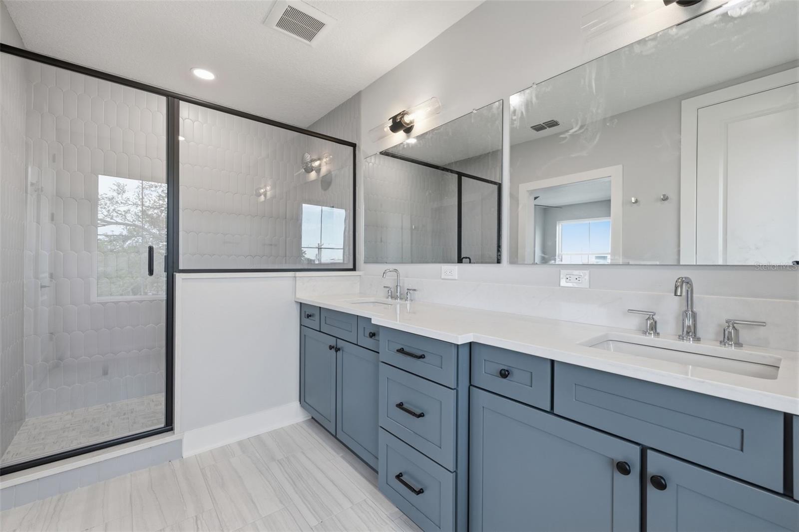 4208 W CARMEN ST #D — photo 25