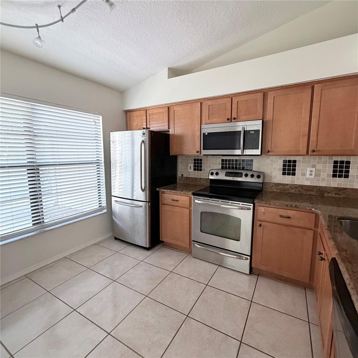 3409 HILL MOOR DR — photo 9