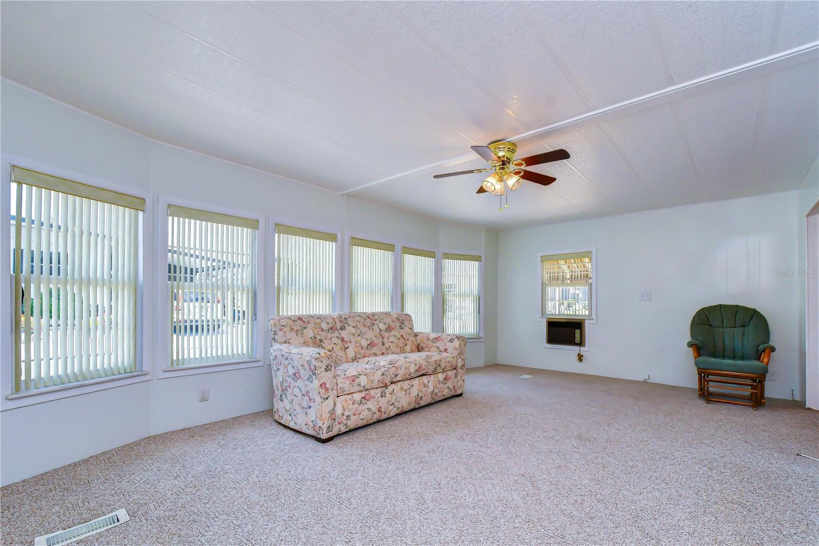 37816 BARCELONA AVE — photo 9