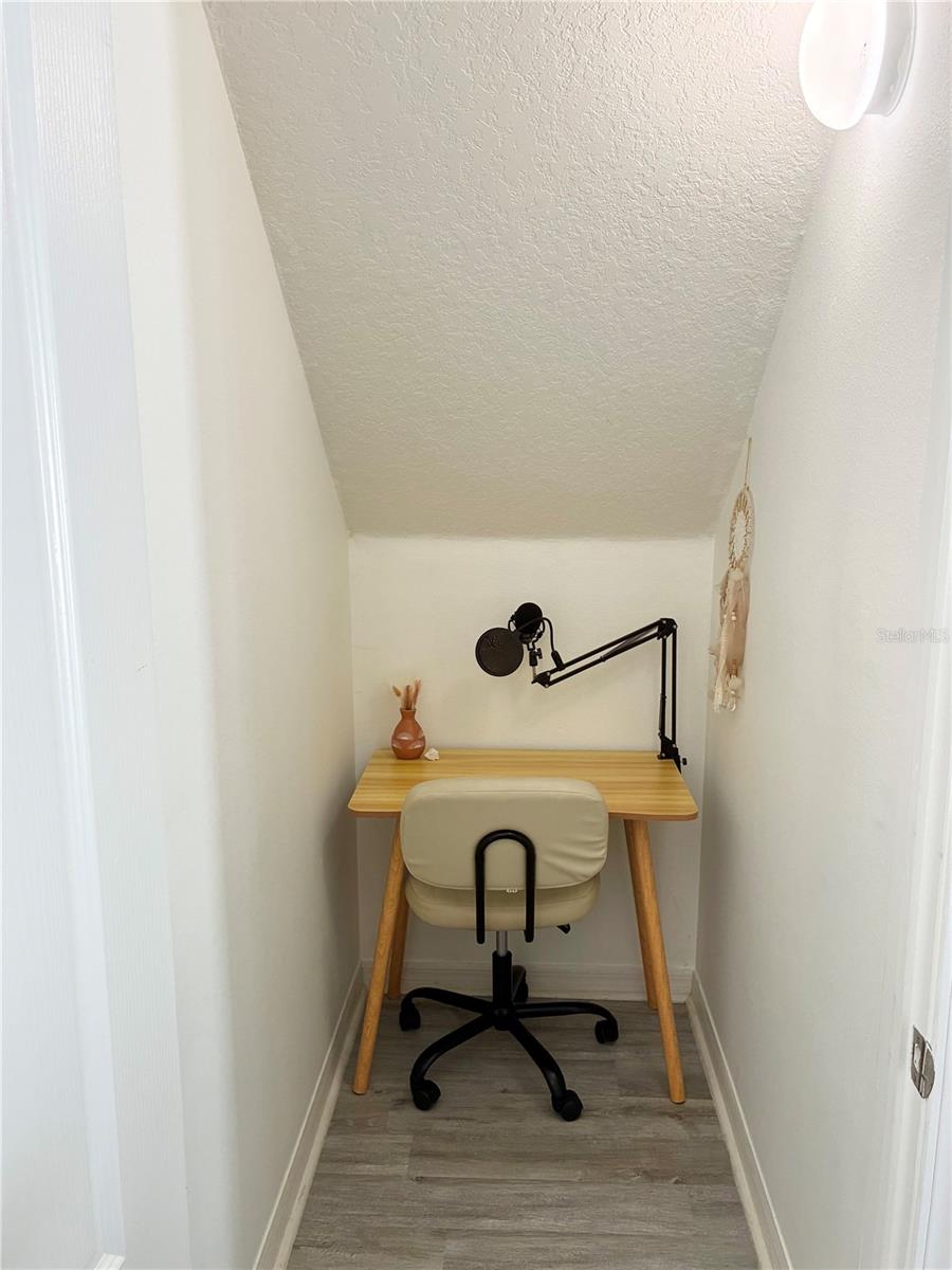 8026 CARRIAGE POINTE DRIVE — photo 15