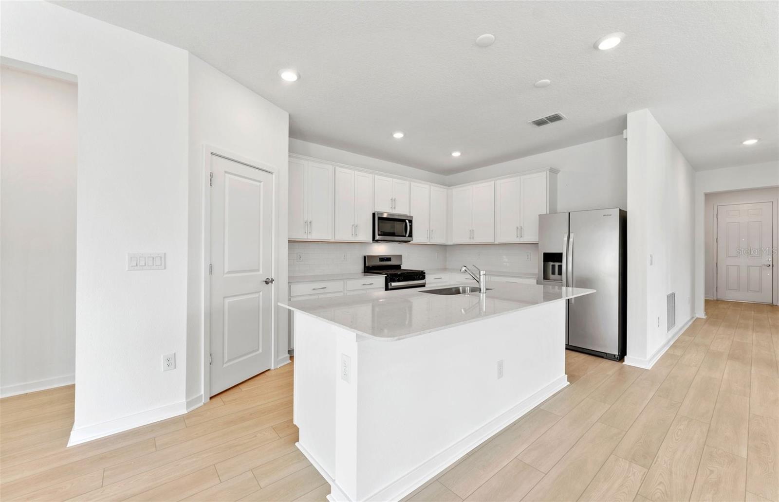 37405 CLINCH CIR — photo 3