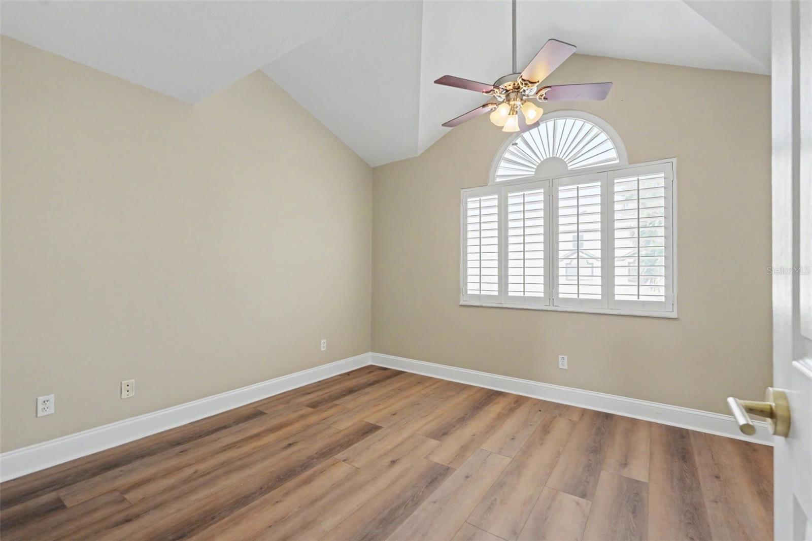 269 MADEIRA CIR — photo 17