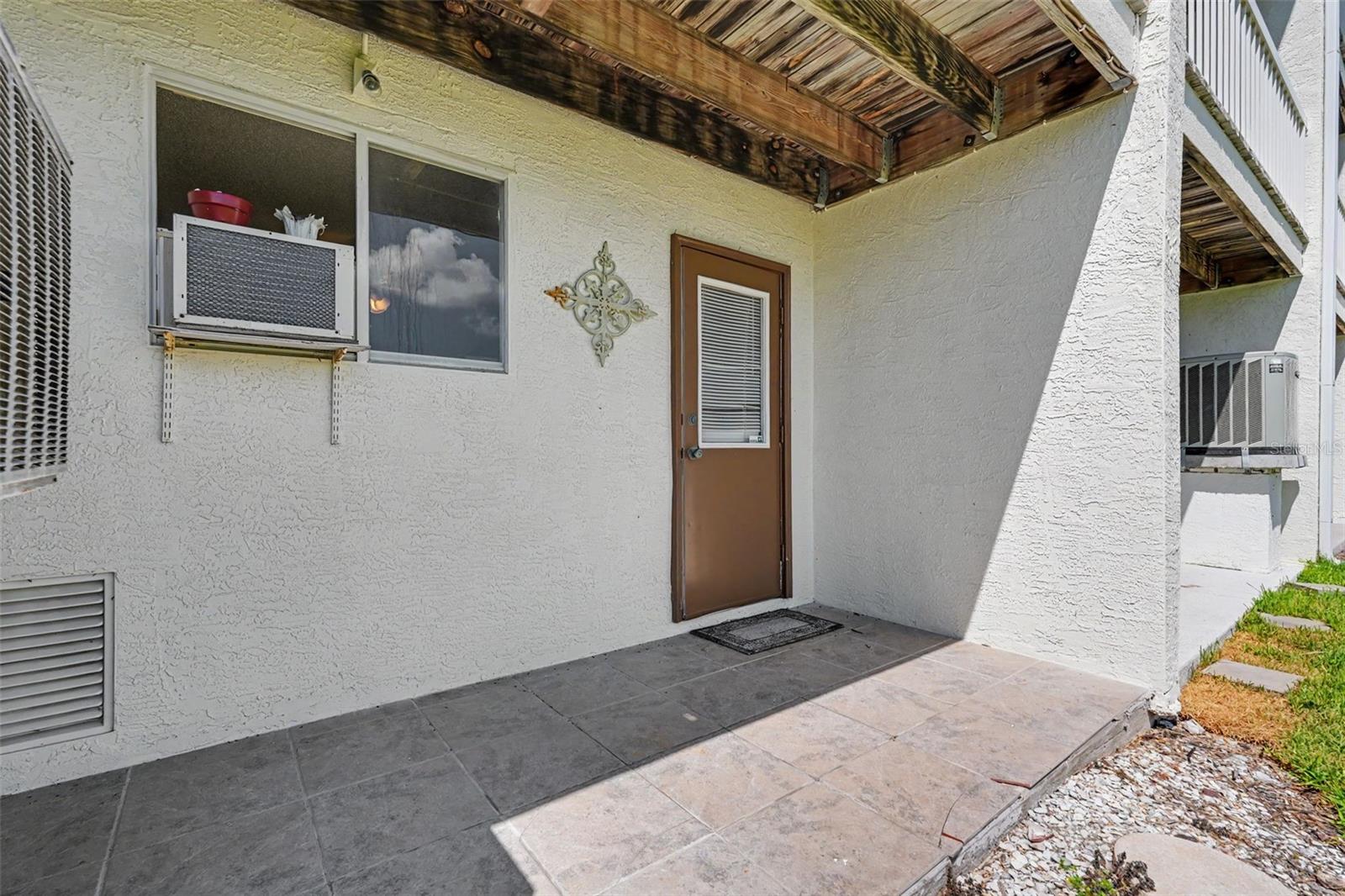 269 MADEIRA CIR — photo 30