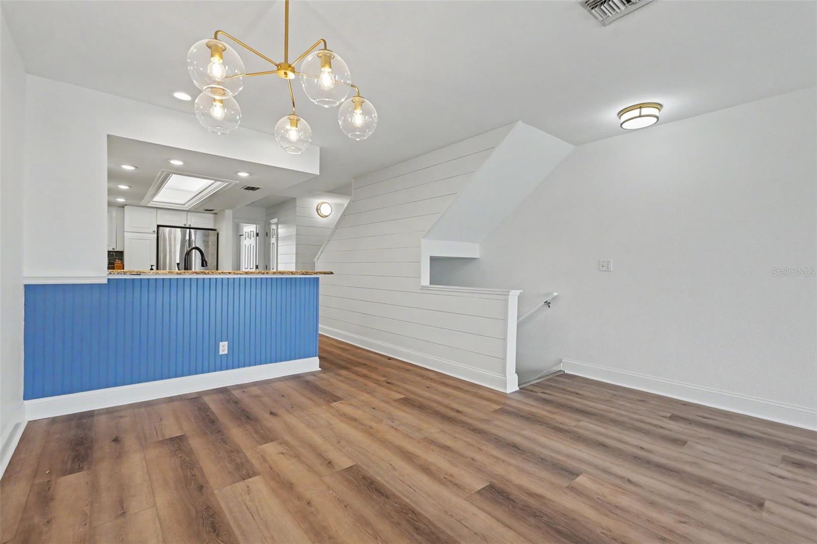 269 MADEIRA CIR — photo 10