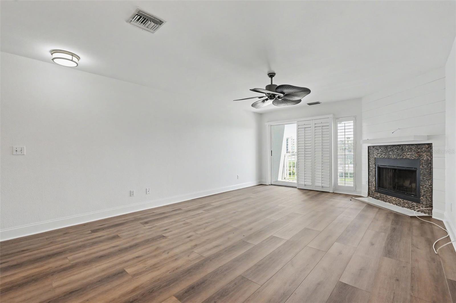 269 MADEIRA CIR — photo 6