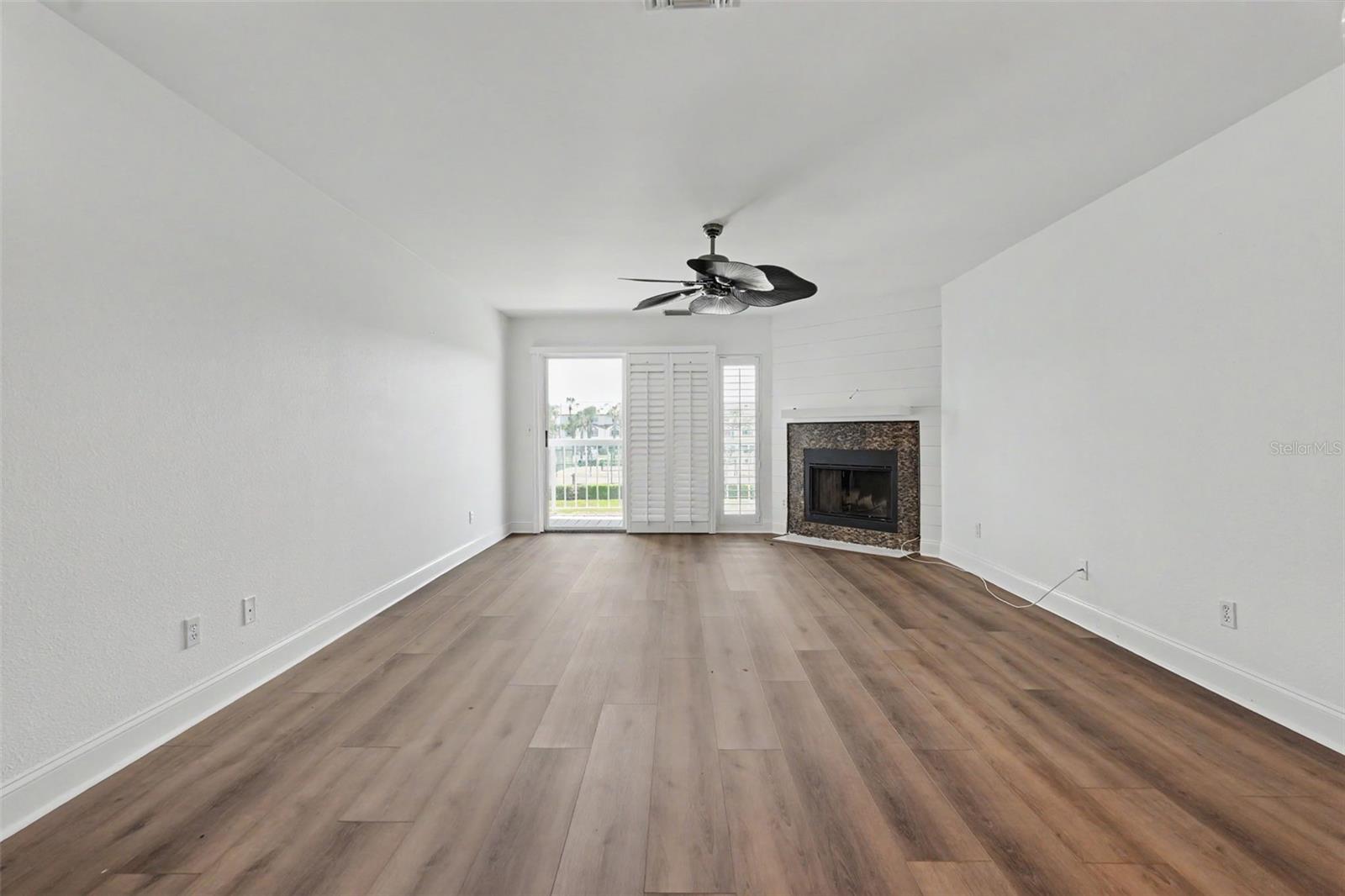269 MADEIRA CIR — photo 7