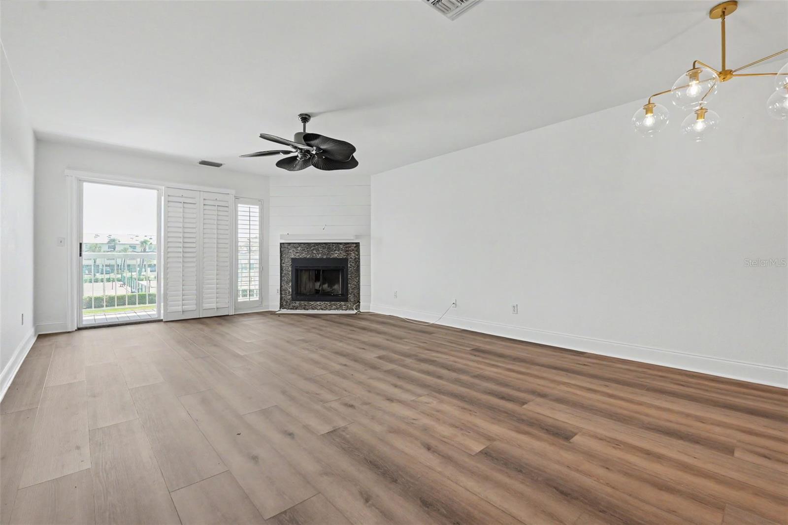 269 MADEIRA CIR — photo 4