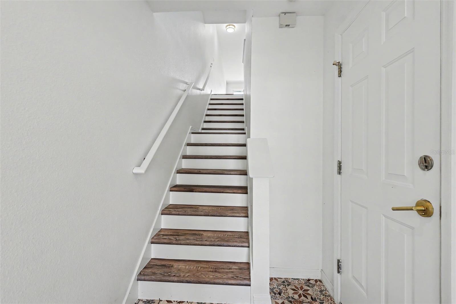 269 MADEIRA CIR — photo 8