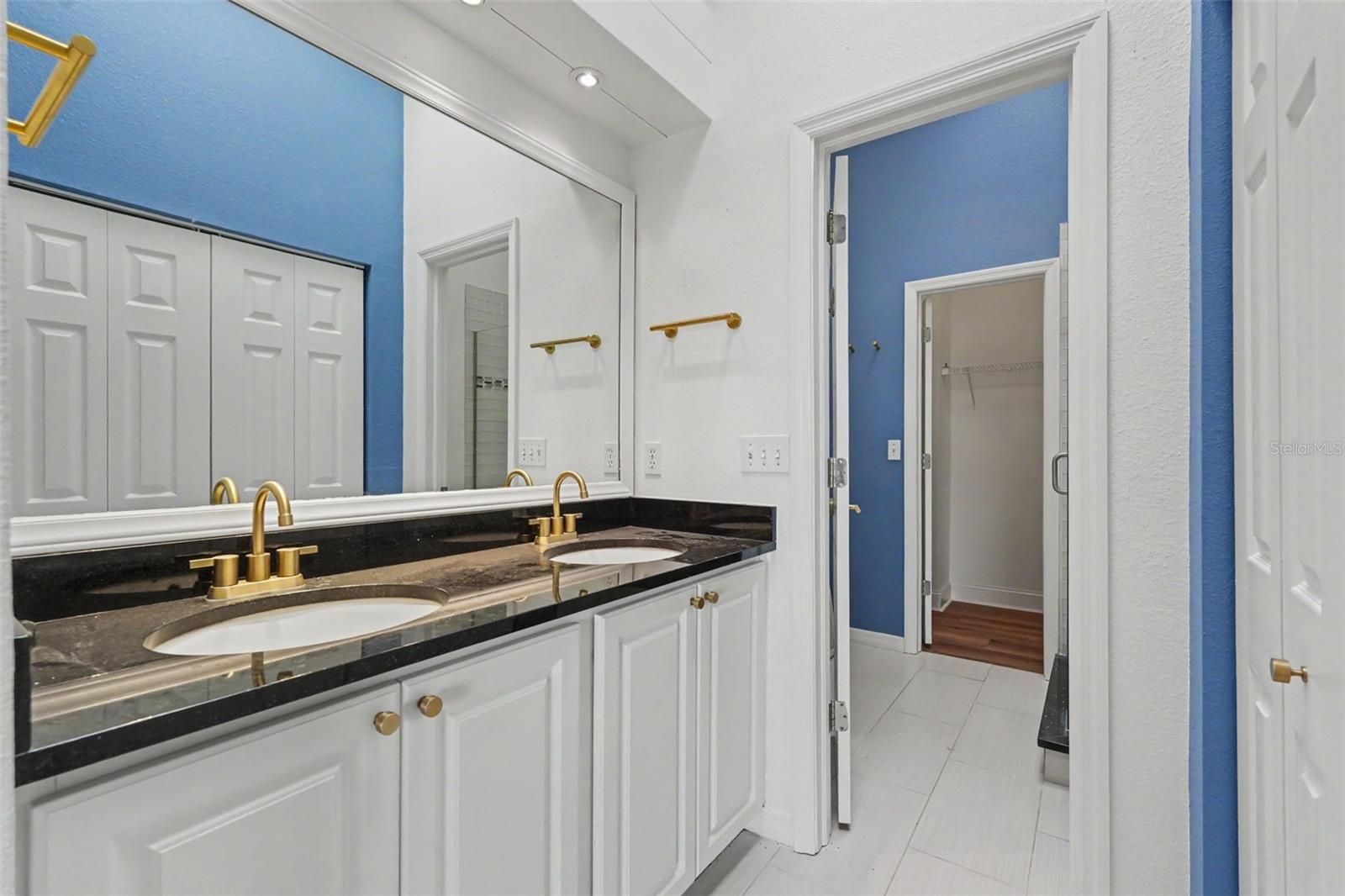 269 MADEIRA CIR — photo 22