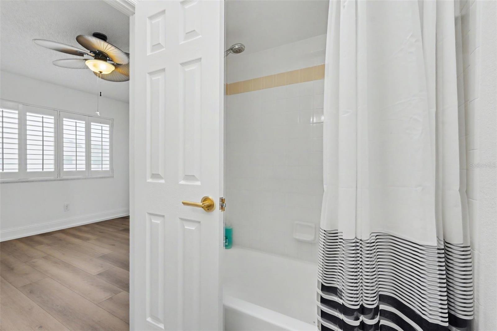 269 MADEIRA CIR — photo 29
