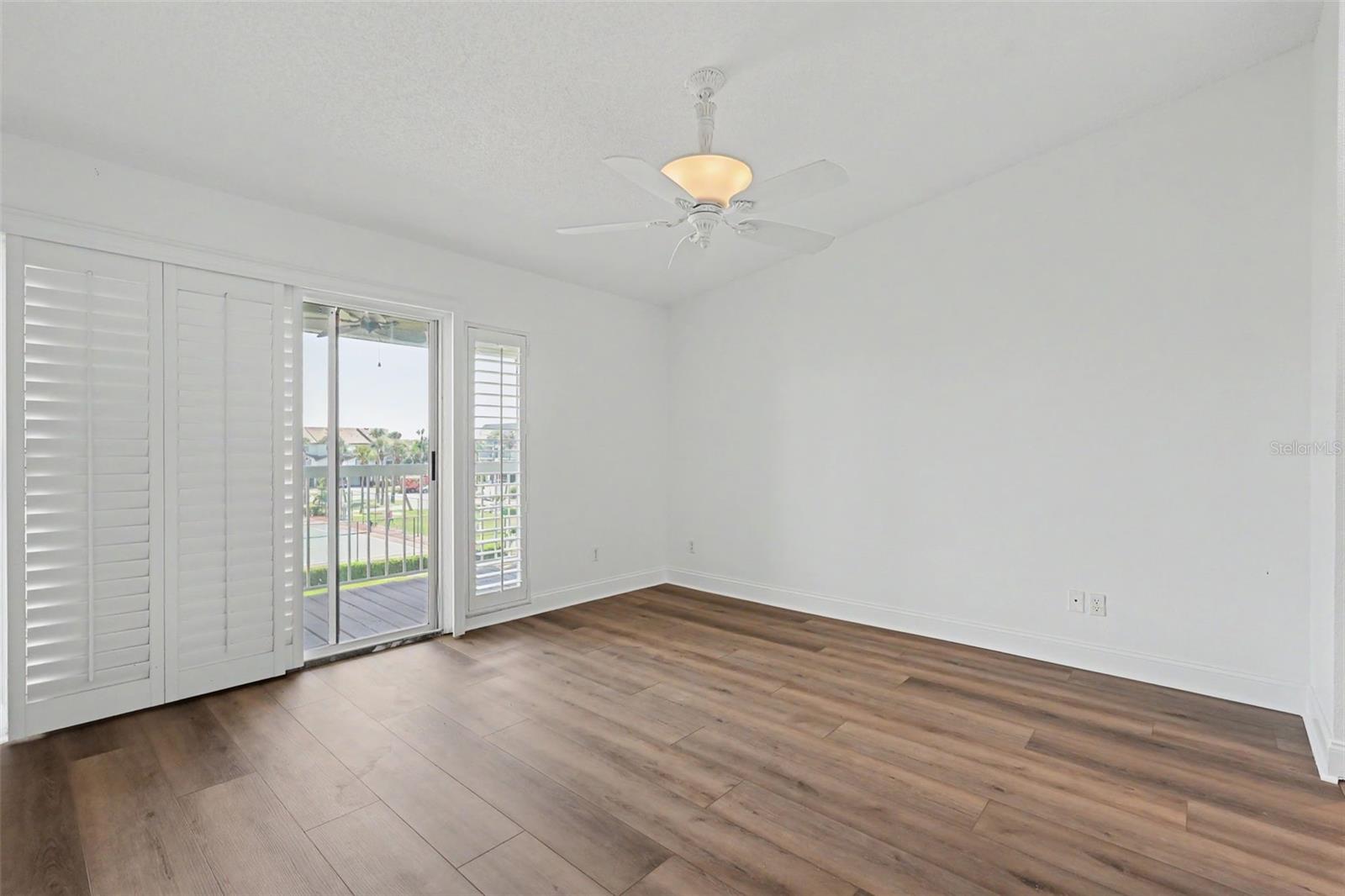 269 MADEIRA CIR — photo 20