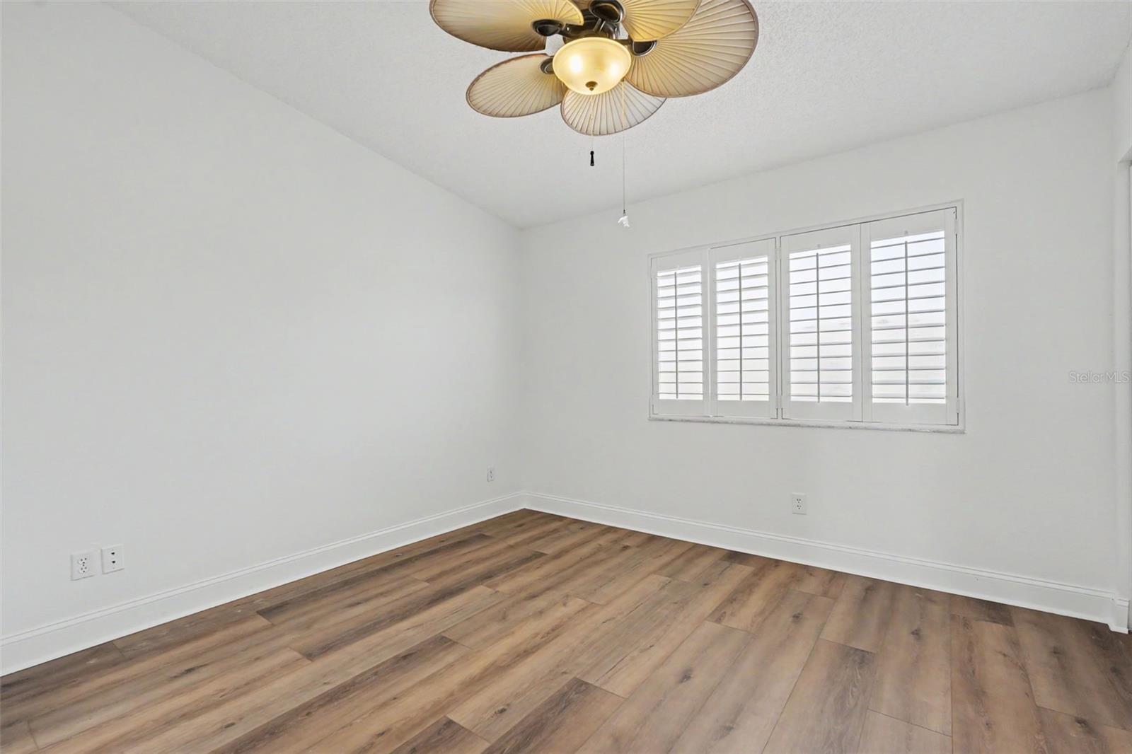 269 MADEIRA CIR — photo 26