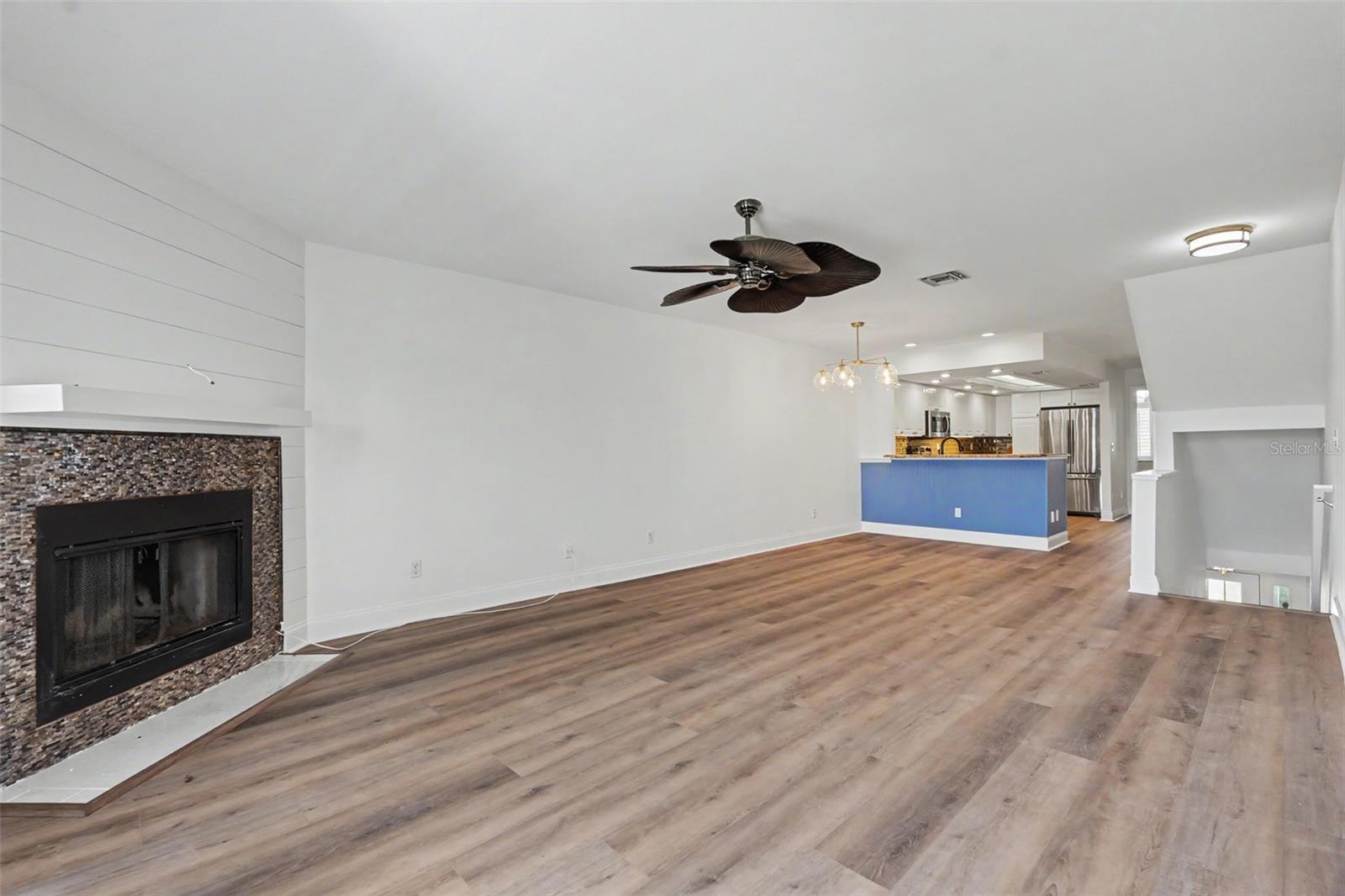269 MADEIRA CIR — photo 5