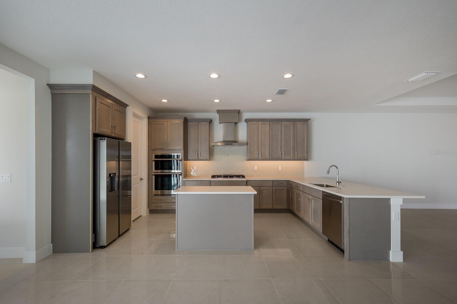 6009 WHITE MANGROVE LN — photo 10
